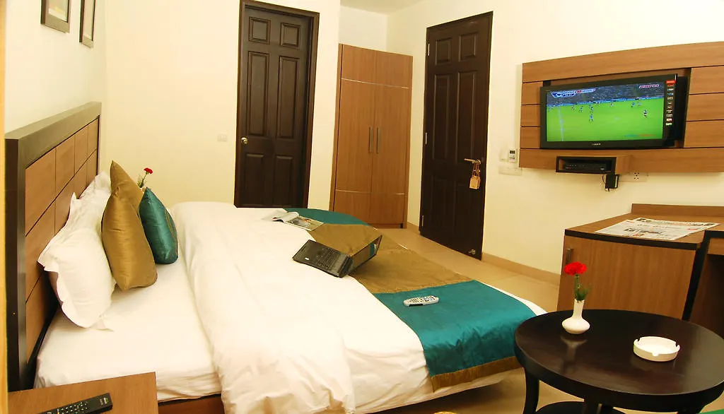 White Lotus Hotel Gurgaon 3*,
